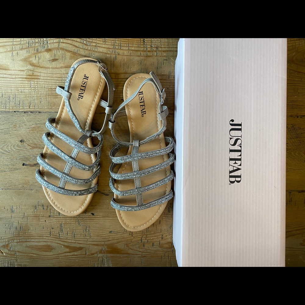 JustFab Silver and Tan Jeweled Sandals🤍